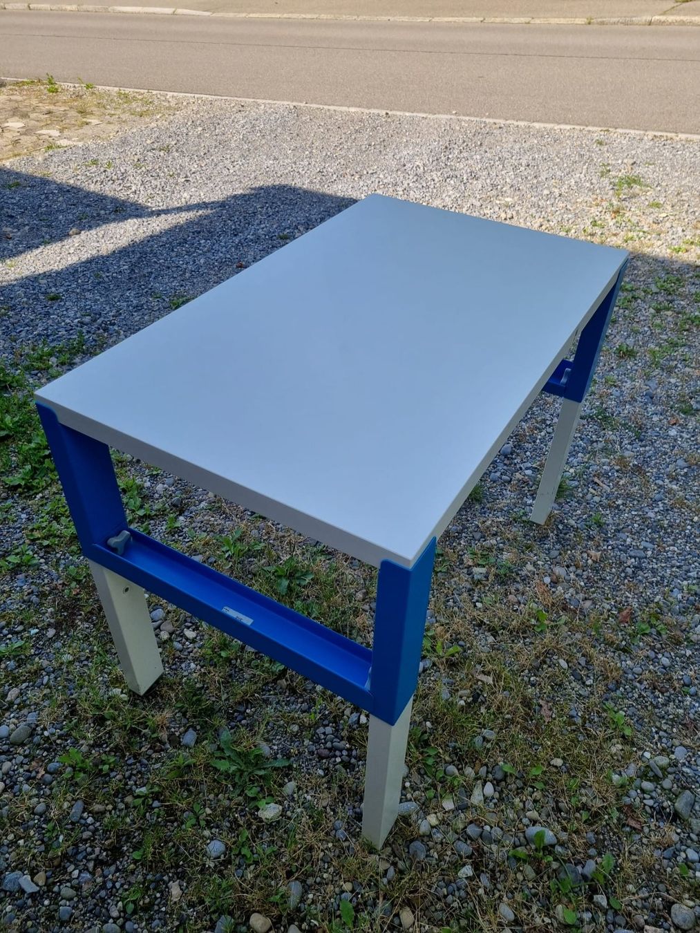 Ikea Tavoli: Schöner IKEA Kindertisch, blau/weiss – Usato da Uster venduto da chiki-chiki 3