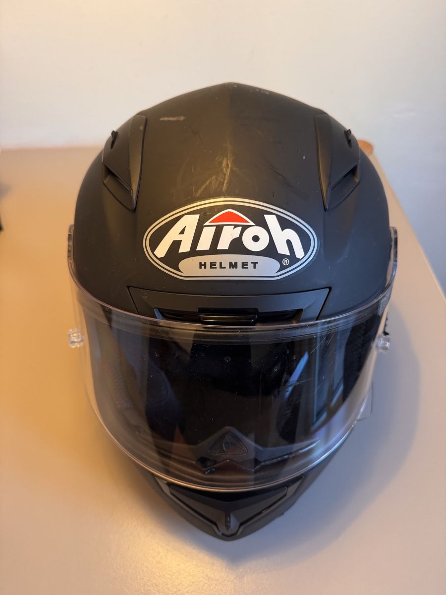Airoh Caschi & visiere: Airoh Integralhelm - matt schwarz – Usato da Zürich venduto da Peban1 1