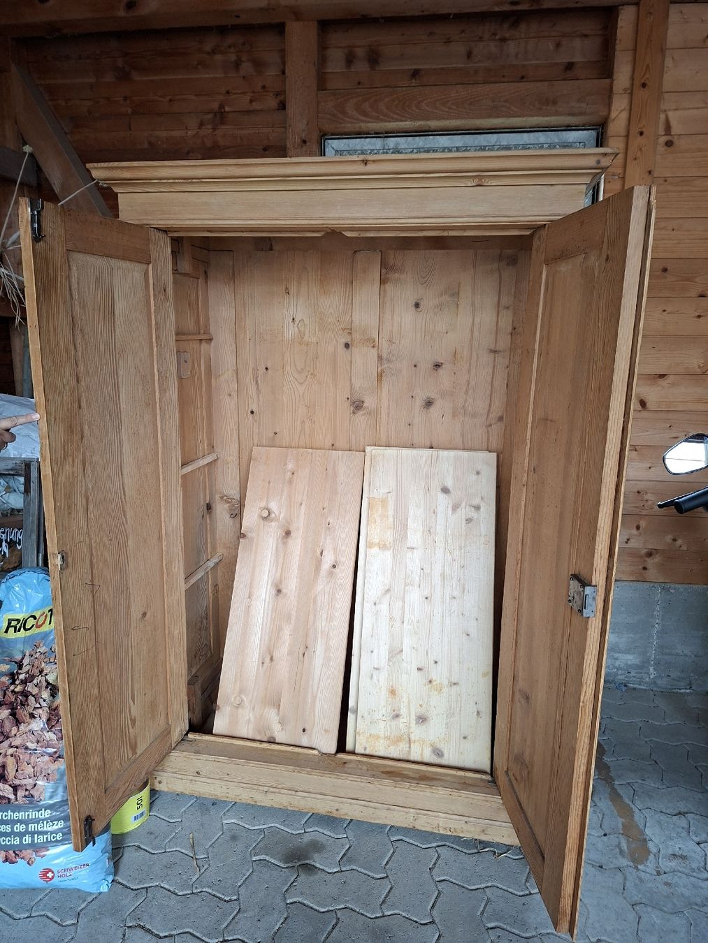 Armadi: antiker Holzschrank – Usato da Altishofen venduto da blo_89fv 1