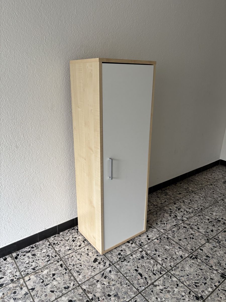 Schränke: Moderner Büroschrank Weiss/Ahorn – Gebraucht aus Trimbach von fro_2ztm