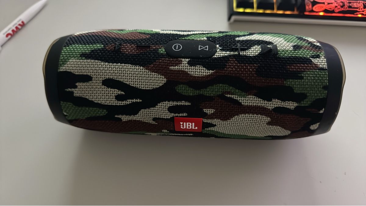 JBL Haut-parleurs: JBL Lautsprecher Tarnmuster – Défectueux à Olten par HoYa01