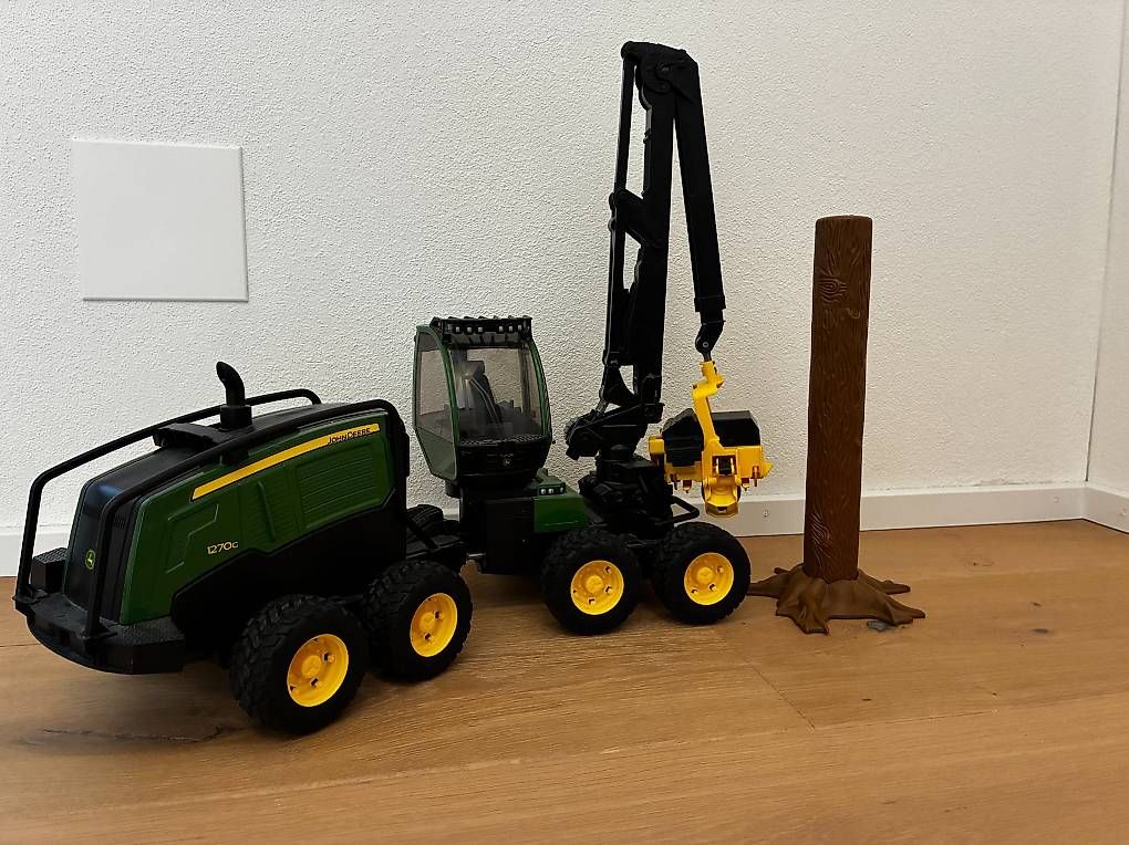 Jouets: BRUDER John Deere 1270G Vollernter mit Baumstamm – D'occasion à Bazenheid par Micele84 2