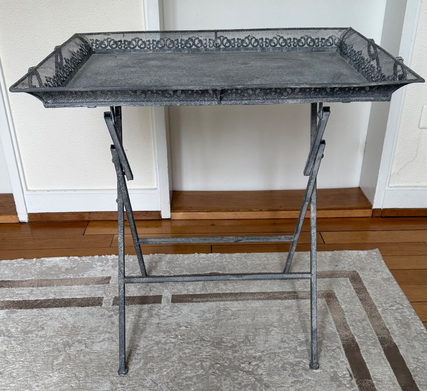 Tavoli: Outdoor Tischlein, Metall, grau – Usato da Wohlen AG venduto da homecollectivech 2