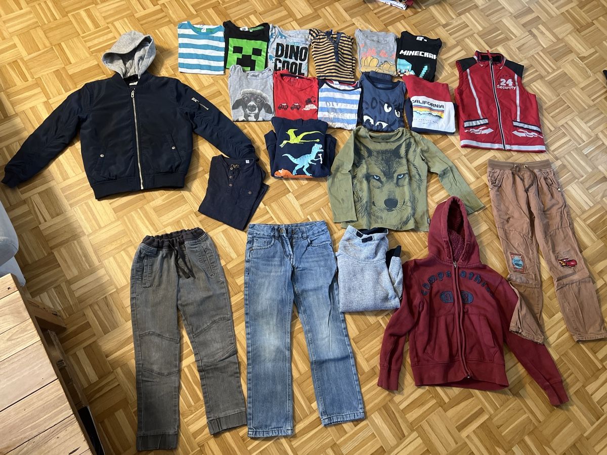 Lotti & Set di vestiti: Kleiderpaket Junge, Grösse 122/128 – Usato da Zuchwil venduto da Commander0