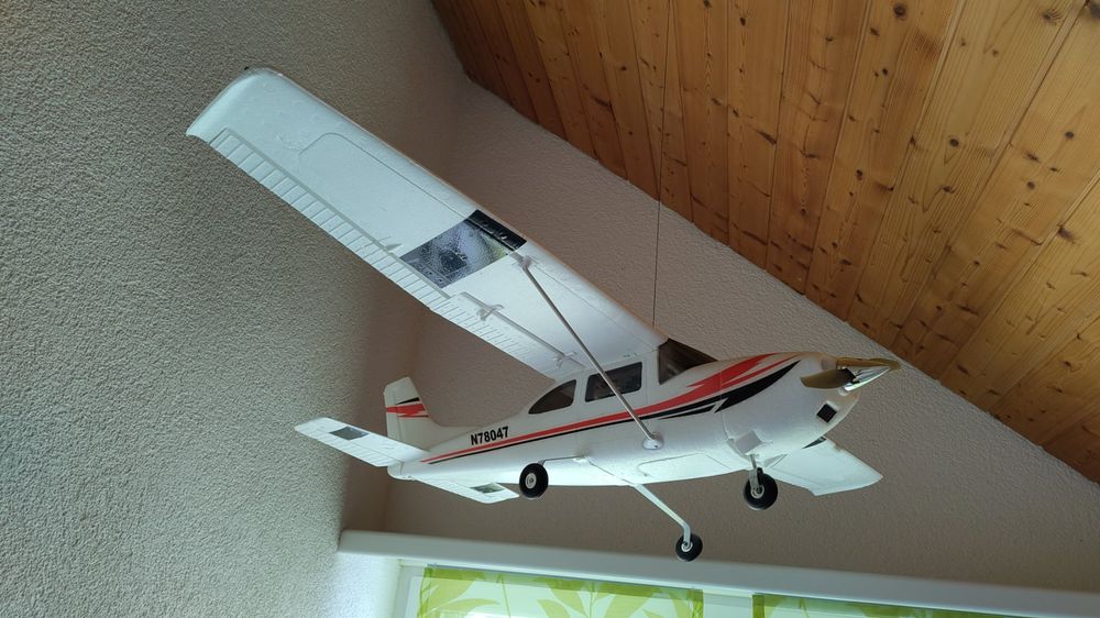 Flyzone cheap cessna 182