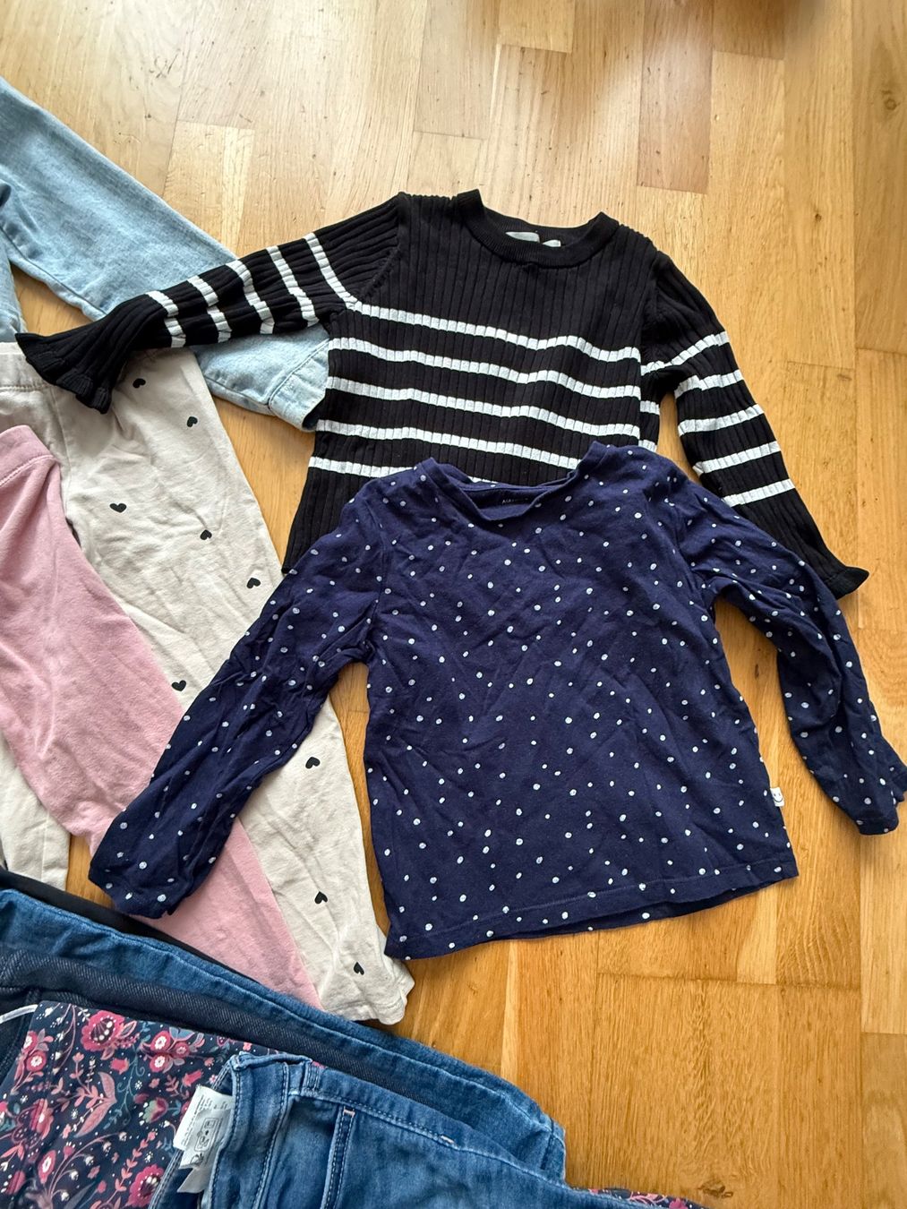 Lotti & Set di vestiti: Kleiderset 98-104 – Usato da Grabs venduto da dan_hcd5 5
