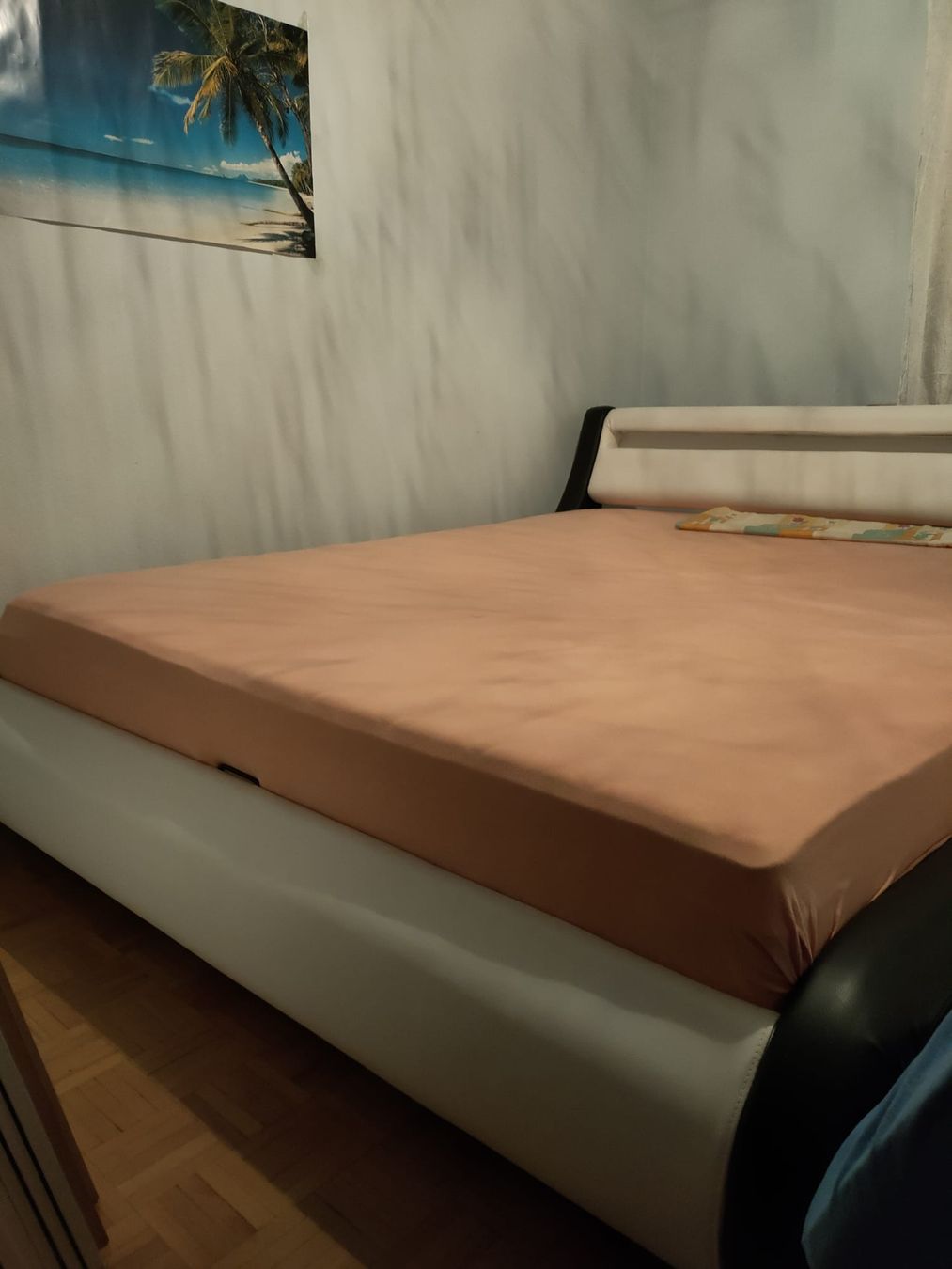Letti: Bettrahmen 200x180 & Nachtisch – Usato da Brugg AG venduto da AudiibuA 2