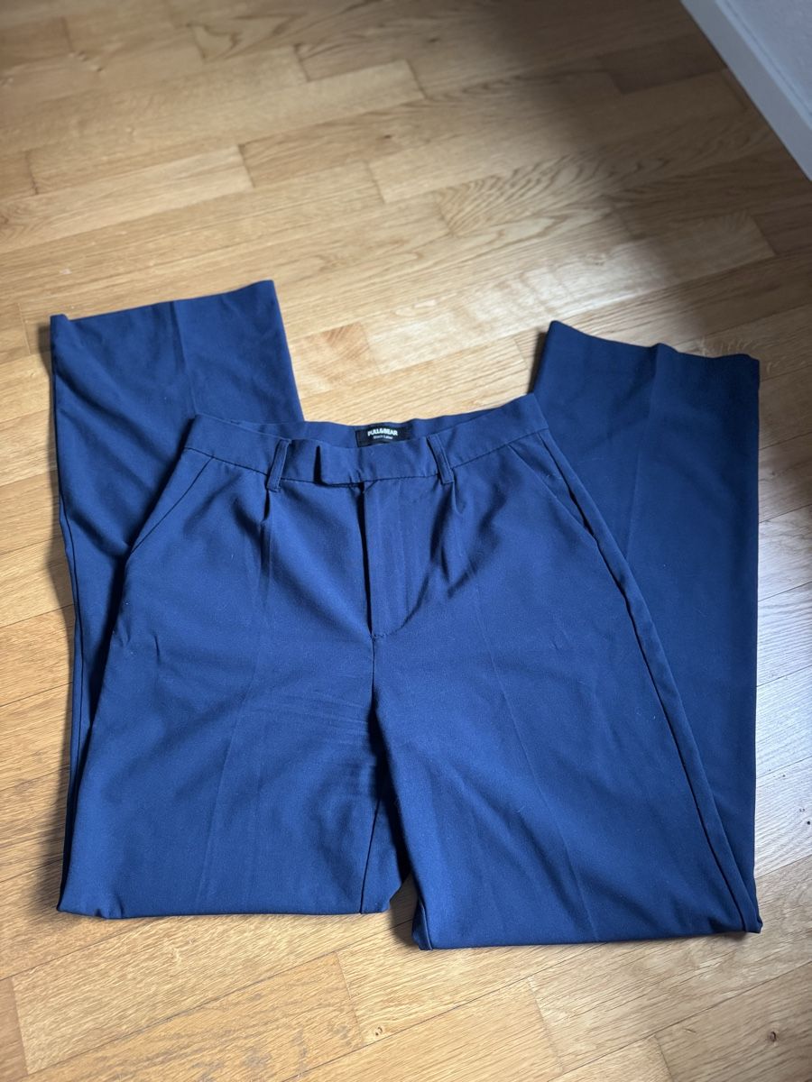 Pull&Bear Pantaloni: Pull&Bear Stoffhose blau wide leg Black Label Gr. S 36 – Usato da Wittenbach venduto da Apicel