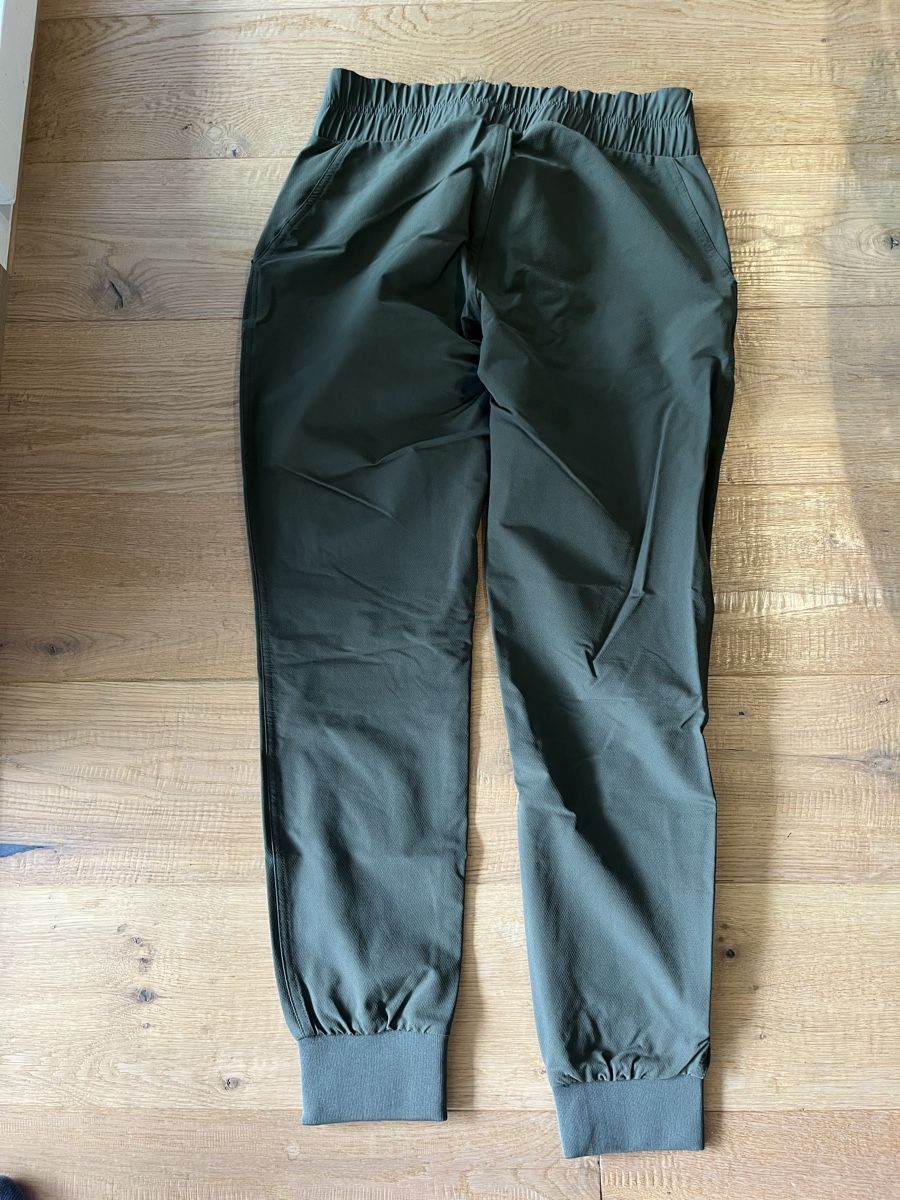 Pantaloni: Olivegrüne Wander-/Trainingshose von Twentyfour – Usato da Altdorf UR venduto da Jenny13 2