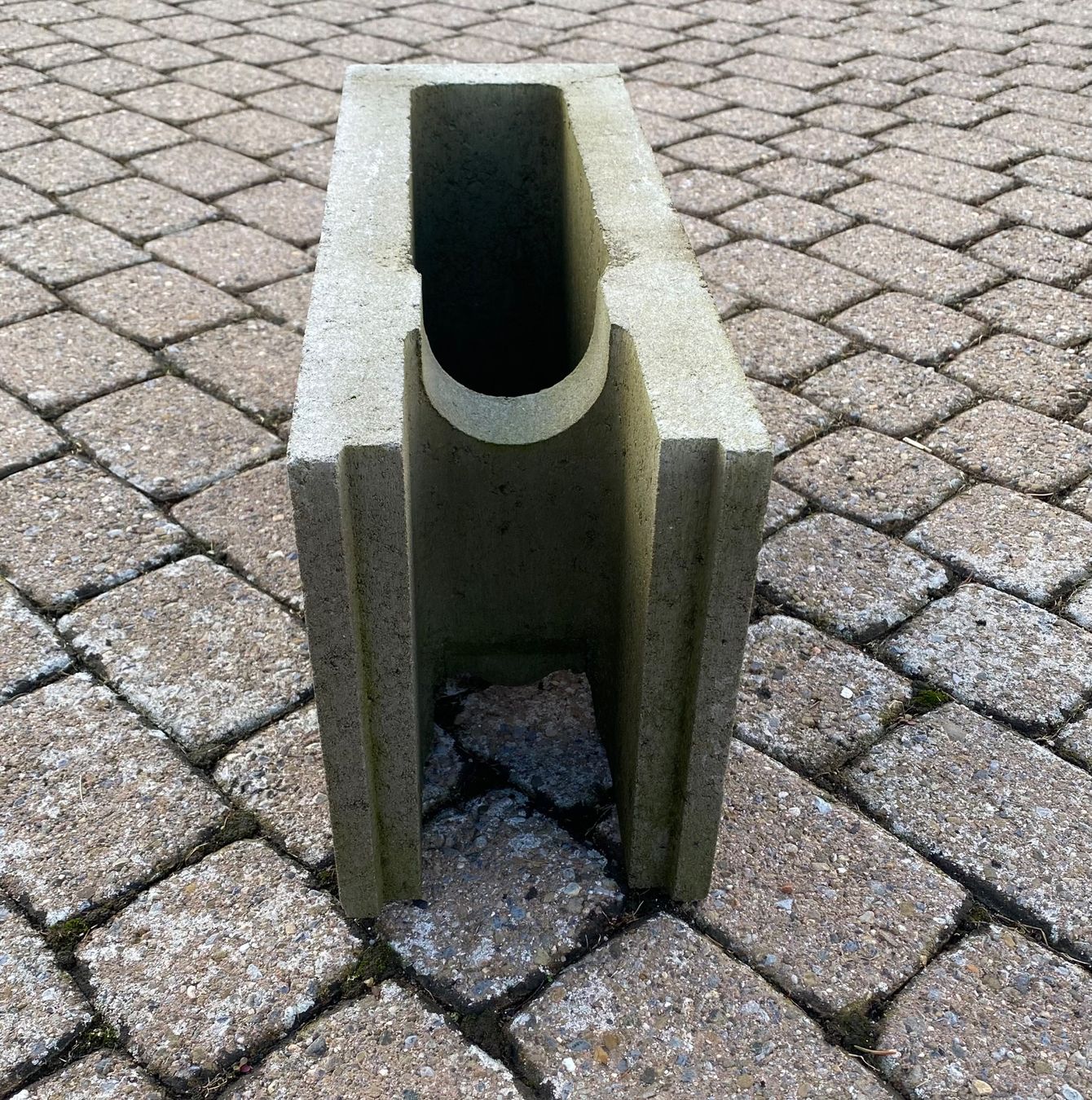 Baustoffe: Betonschalungsstein – Neu (gemäss Beschreibung) aus Balsthal von  4