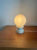 Lampe vintage à globe opalin