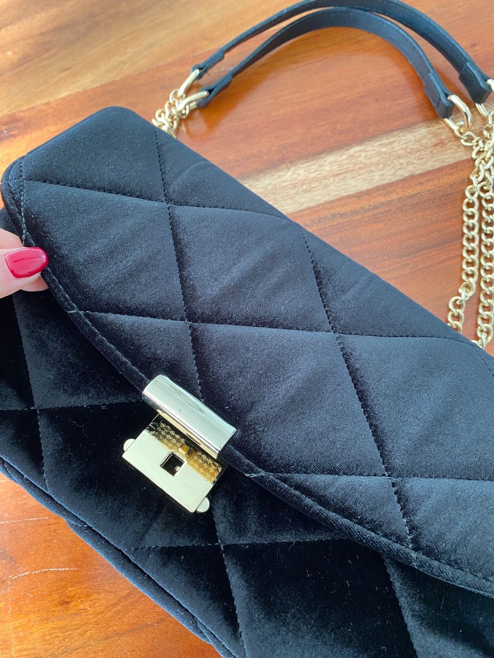Taschen für Damen: Schwarze Veloursledertasche – Gebraucht aus Effretikon von Lunaaa_