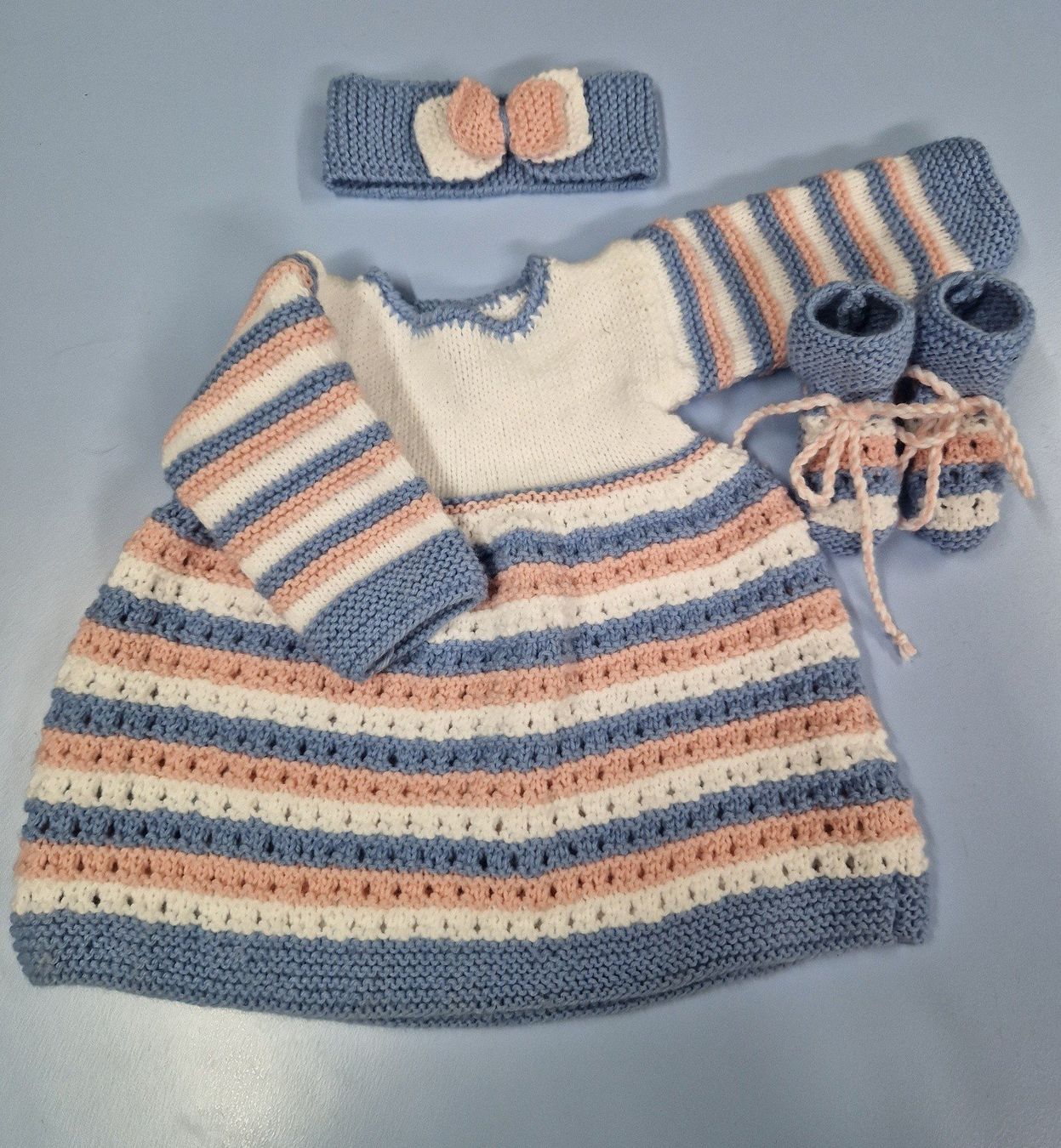 Vestiti & Gonne: Ensemble robe tricoté main 3-6 mois UNIQUE – Nuovo e nell'imballaggio originale da St-Imier venduto da goodber 3