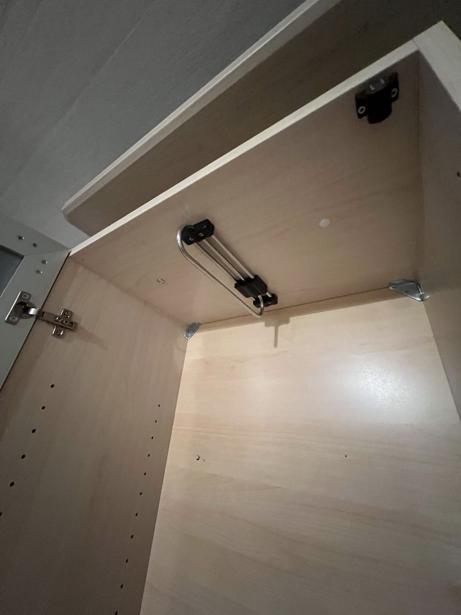 Garderobe: Garderobe mit Spiegel, Kleiderstange, Tablare – Gebraucht aus Ettingen von PetraHeinis0274 2