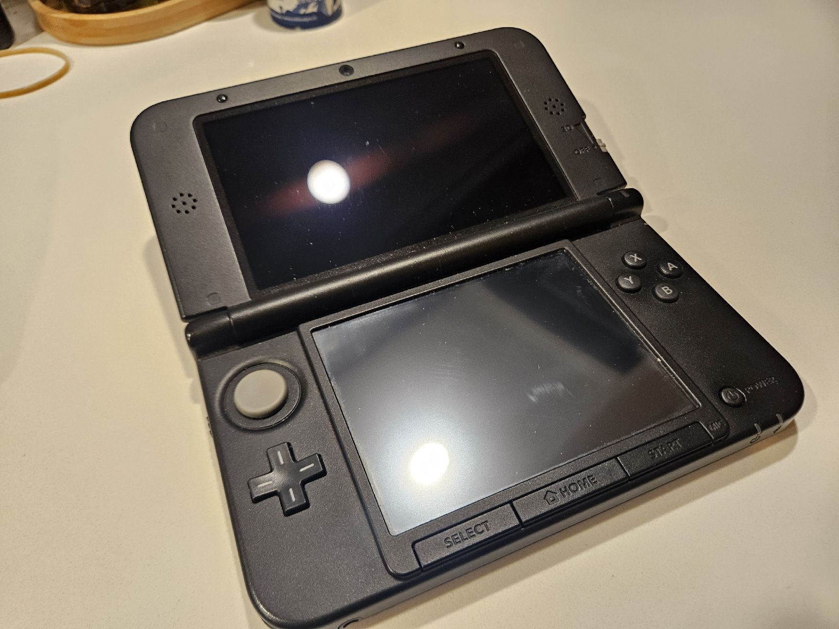 Nintendo Console: Nintendo 3DS XL – Usato da Thun venduto da Silverchair41