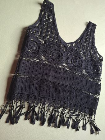Haut ajouré noir taille XS provenance Laos