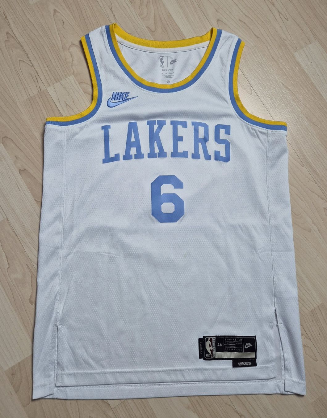 Nike Canottiere & Pantaloni: Nike LeBron James Lakers Trikot – Usato da St. Gallen venduto da CaliSunshine