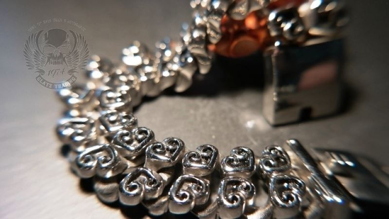 Bracciali & Braccialetti: Armband aus Edelstahl – Nuovo e nell'imballaggio originale da Wald ZH venduto da GlatzTrading