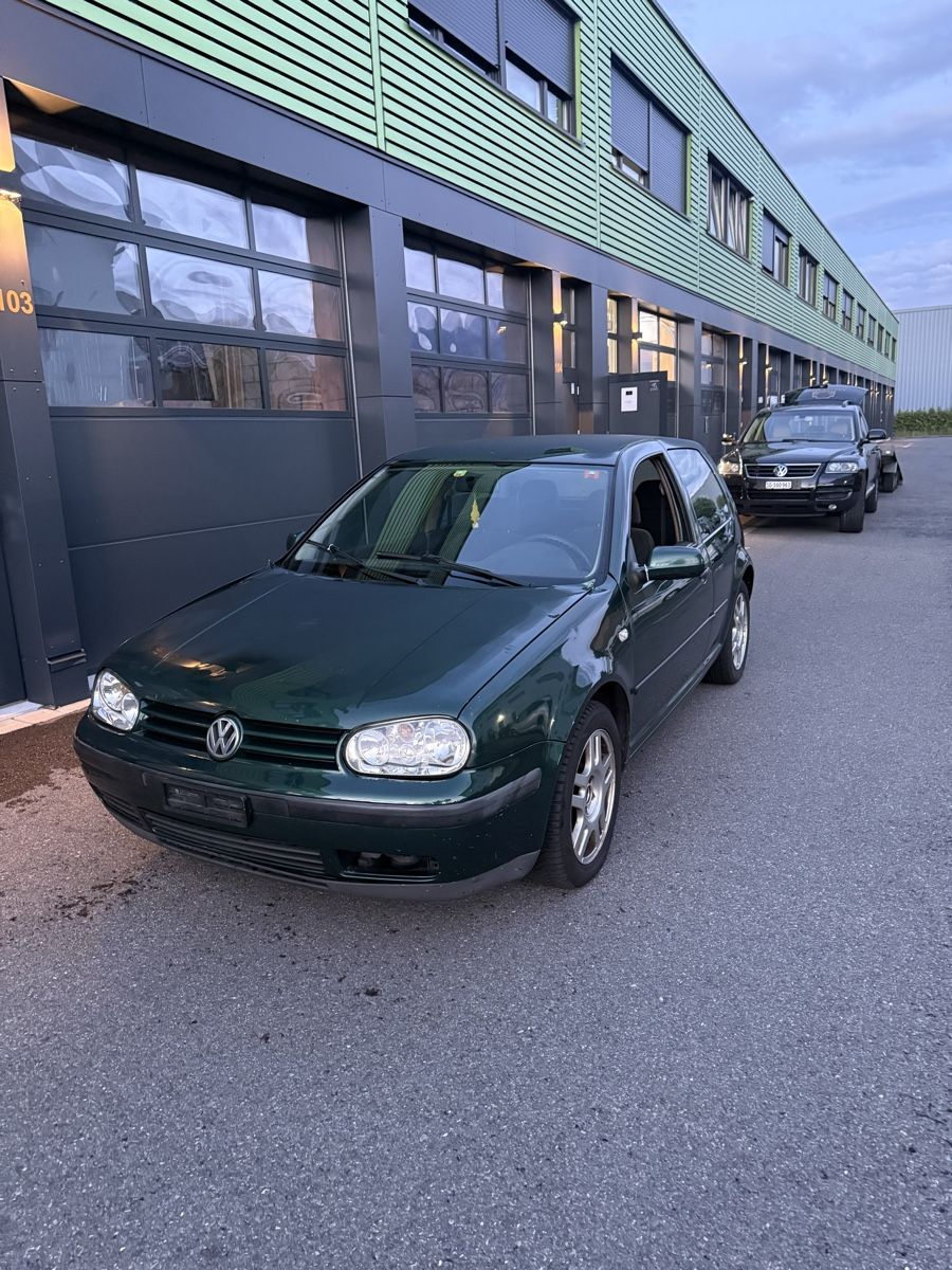 VW Automobili: Vw Golf 1.9 TDI Automat – Usato da Uznach venduto da gar_sj6y