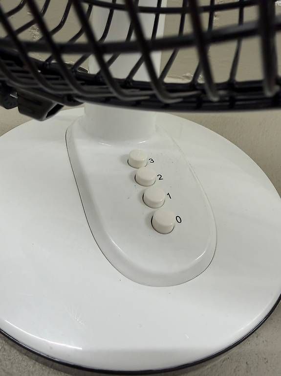 Ventilatori: Tisch Ventilator – Usato da Sursee venduto da Johnni. 1
