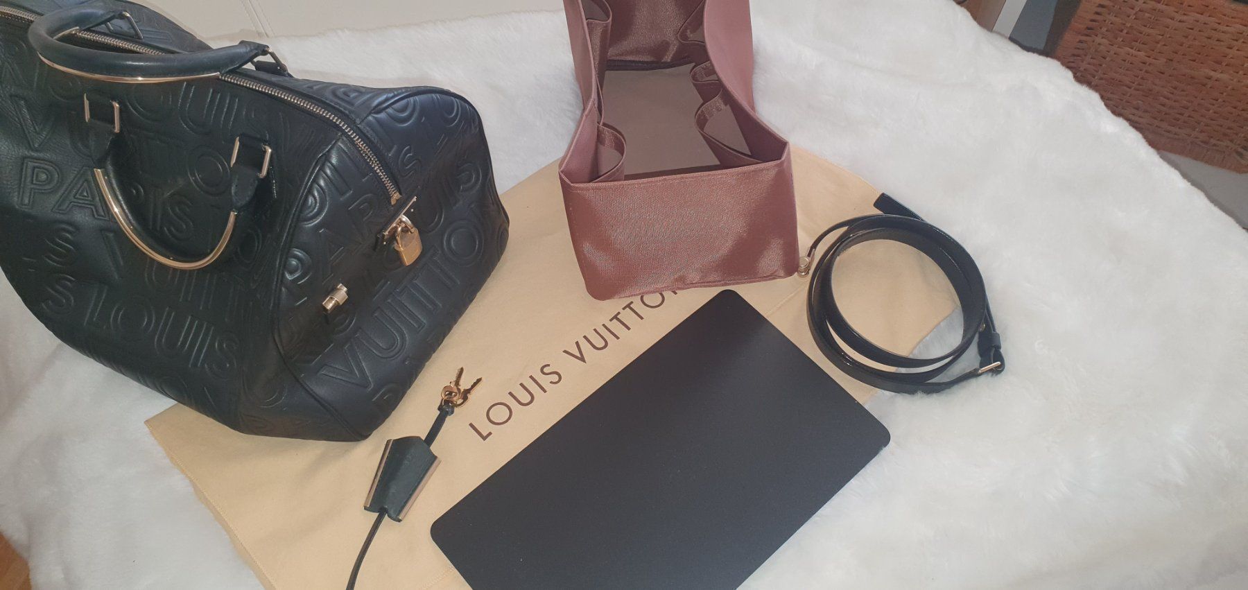 Louis Vuitton Borse da donna: LV Limited Edition Black Embossed Leather Speedy Cube 30 – Nuovo (secondo la descrizione) da Pratteln venduto da paejo