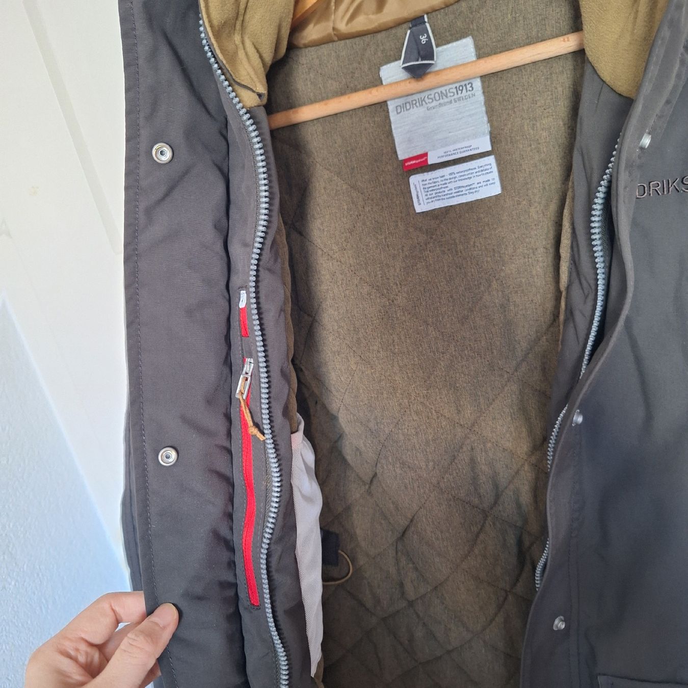 Didriksons Mäntel: Didrikson Parka, Storm System, 100% Waterproof, Gr. 36 – Gebraucht aus Winterthur von Goldpipau 4