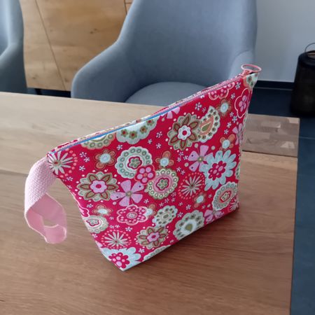 Cooltasche rot mit Blumenmuster