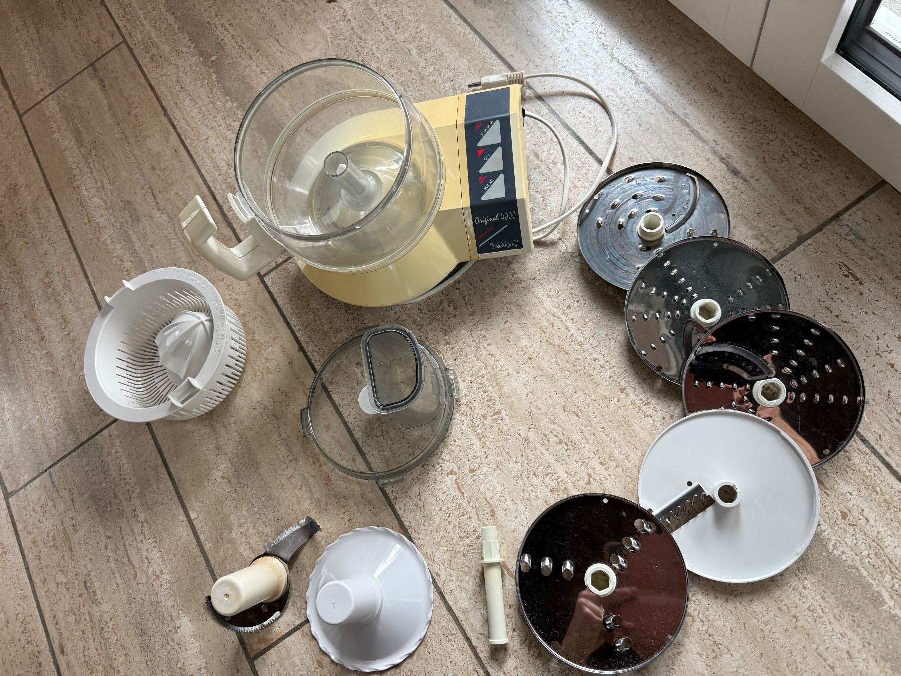 Ronic Elettrodomestici da cucina: RONIC Original 4000 Küchenmaschine – Usato da Oetwil an der Limmat venduto da Prinzaessli123