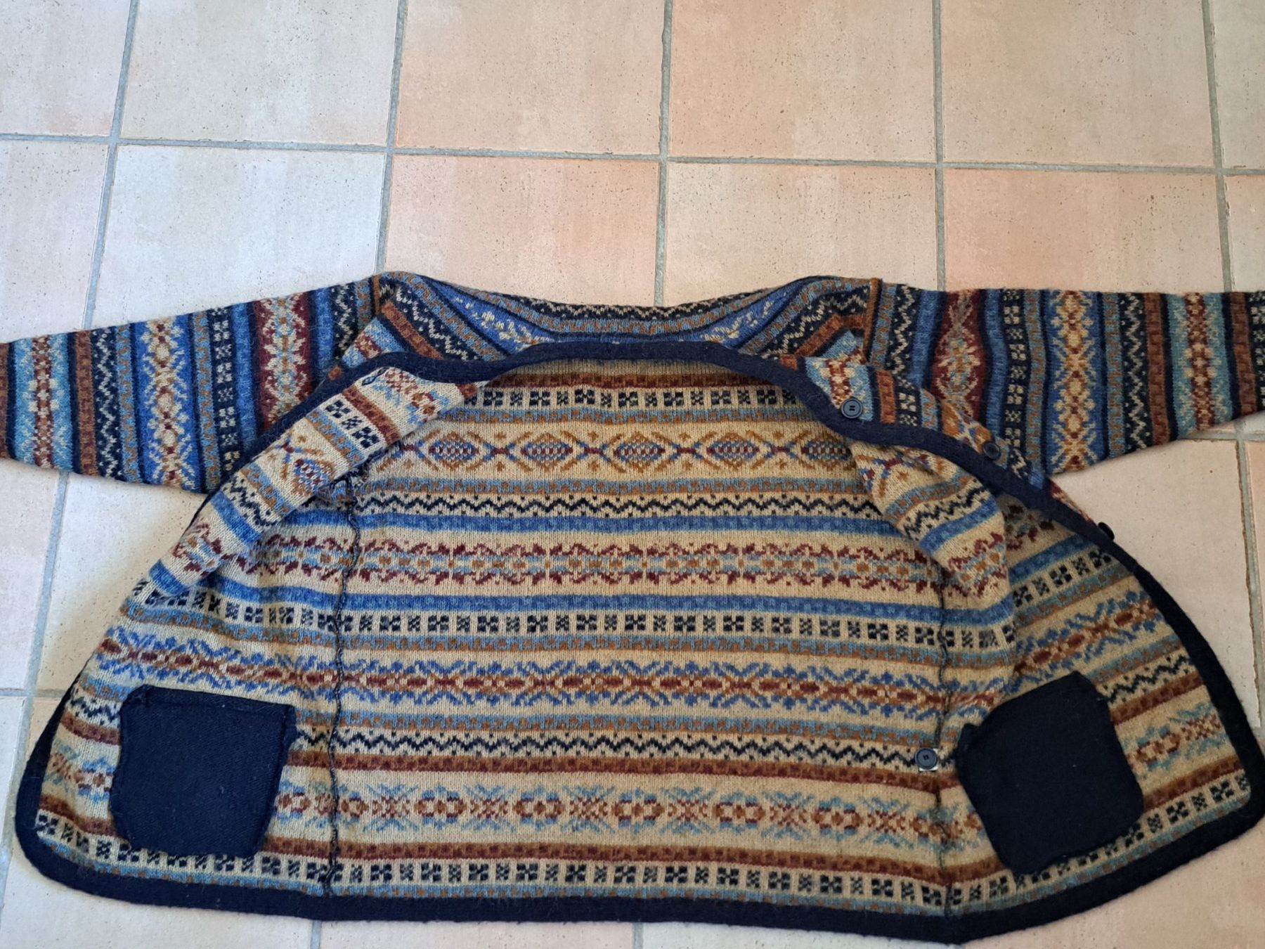 Giacche: Strickjacke der Marke SAGA – Usato da Steinmaur venduto da hischa 2
