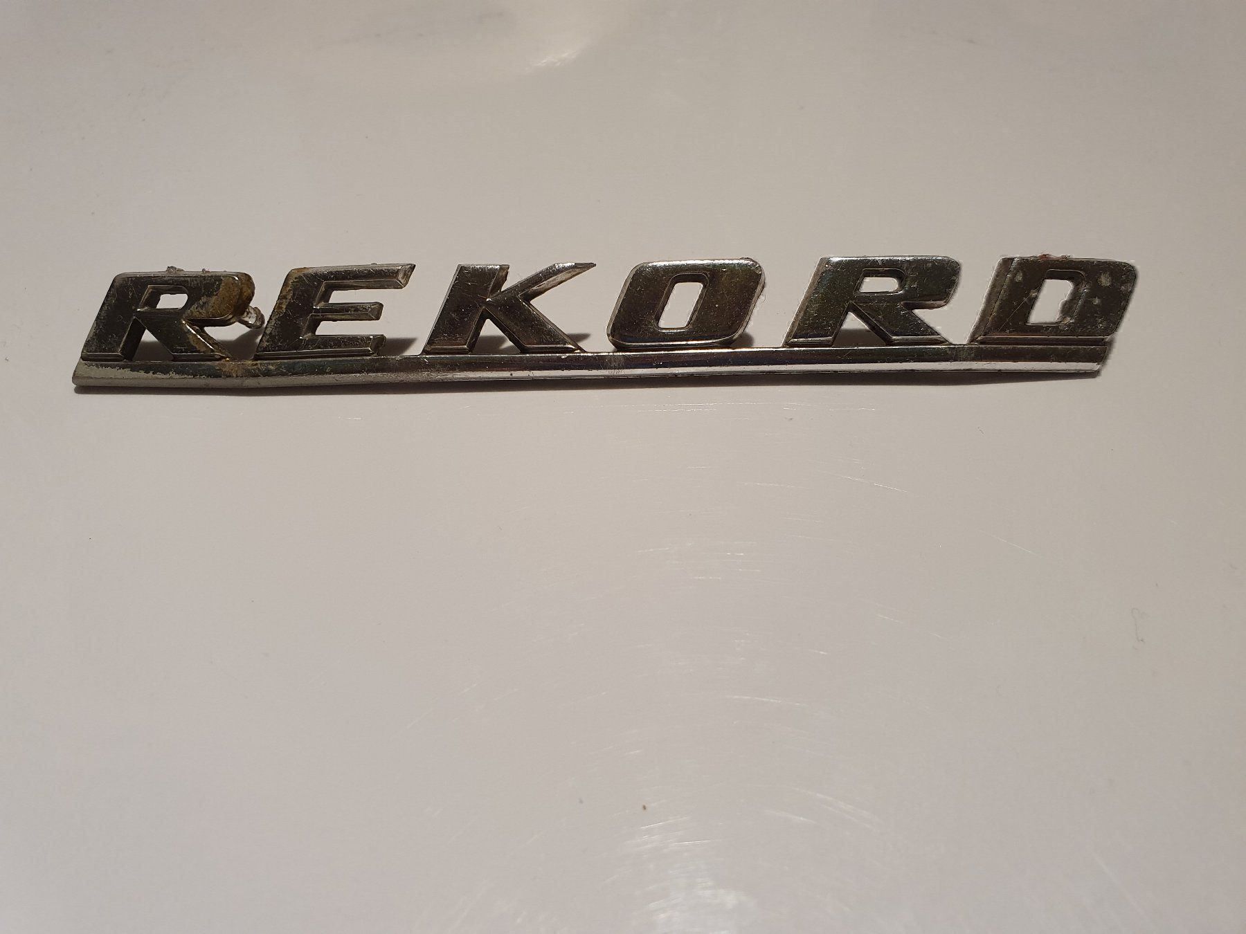 Opel Tutti pezzi di ricambio auto: Opel Rekord Emblem – Usato da Aesch BL venduto da Sommer755