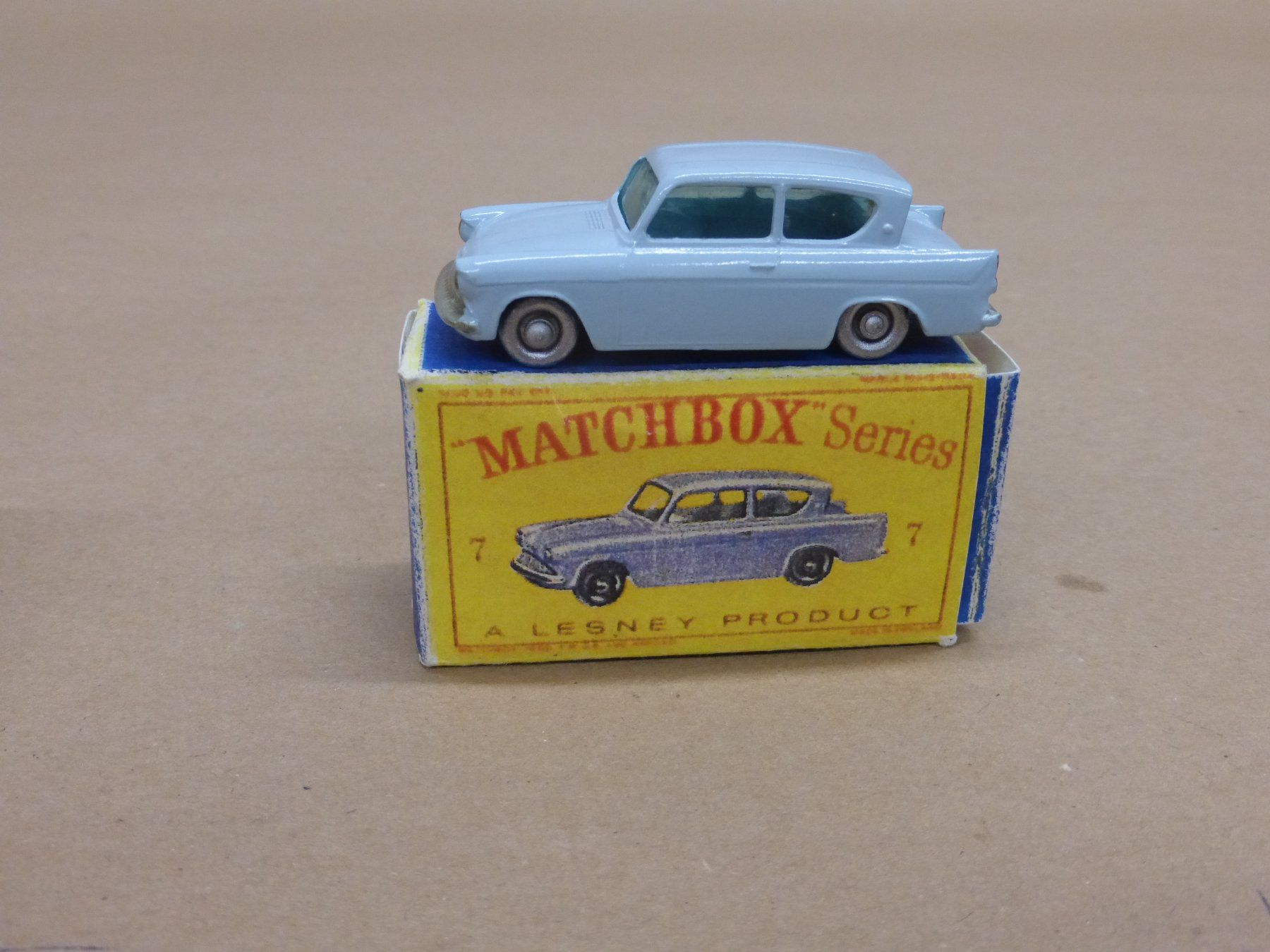 Matchbox Modellini d'auto: Matchbox Ford Anglia hellblau Modellauto – Usato da Gempen venduto da Smokie72 4