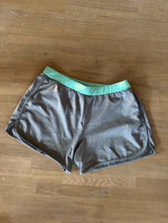 Short de sport gris taille M