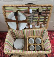 Vintage Picknickkorb mit Geschirr für 4 Personen, Top!