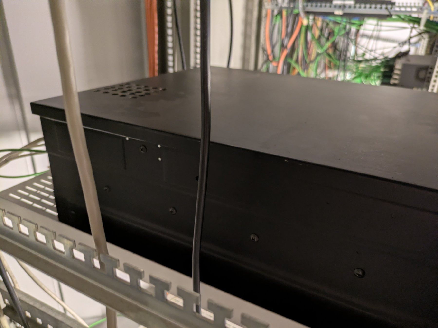 Custodie: 19-Zoll Rackmount Servergehäuse – Usato da Neerach venduto da ciegolink 1