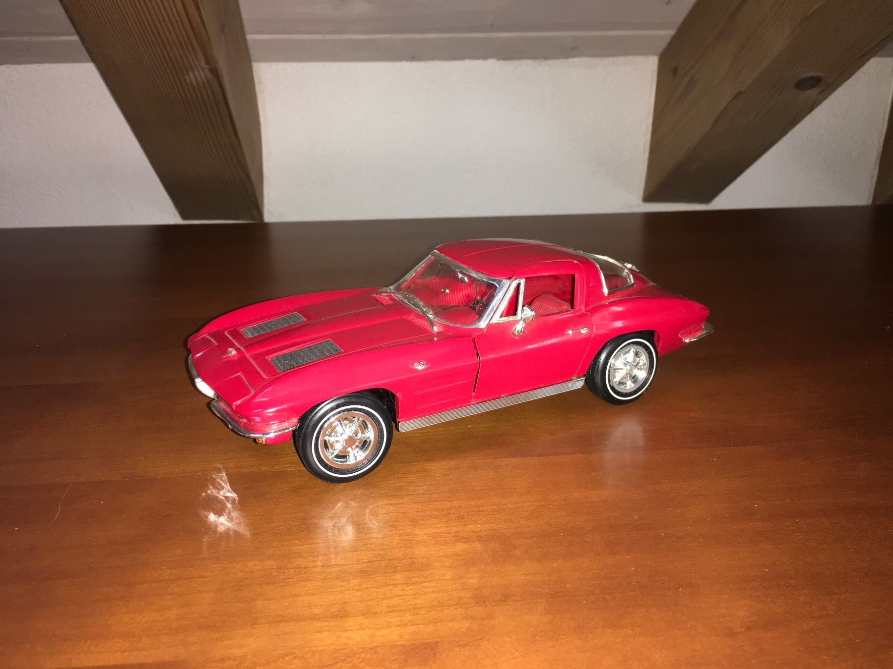 Chevrolet Modellini d'auto: 1963 Corvette C2 - 1/18 – Usato da Wohlen AG venduto da PrivatSammlung