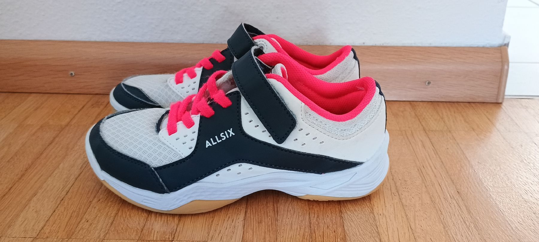 Decathlon Scarpe per ragazzi: Schuh Turn Halle Grösse 33 – Usato da Allschwil venduto da Kremat