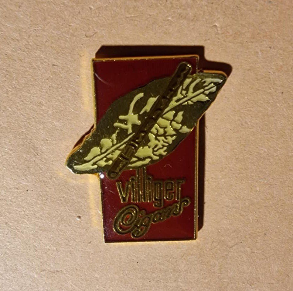 Plaquettes & Badges: Pin  Villiger Cigars – D'occasion à Härkingen par specialshapes