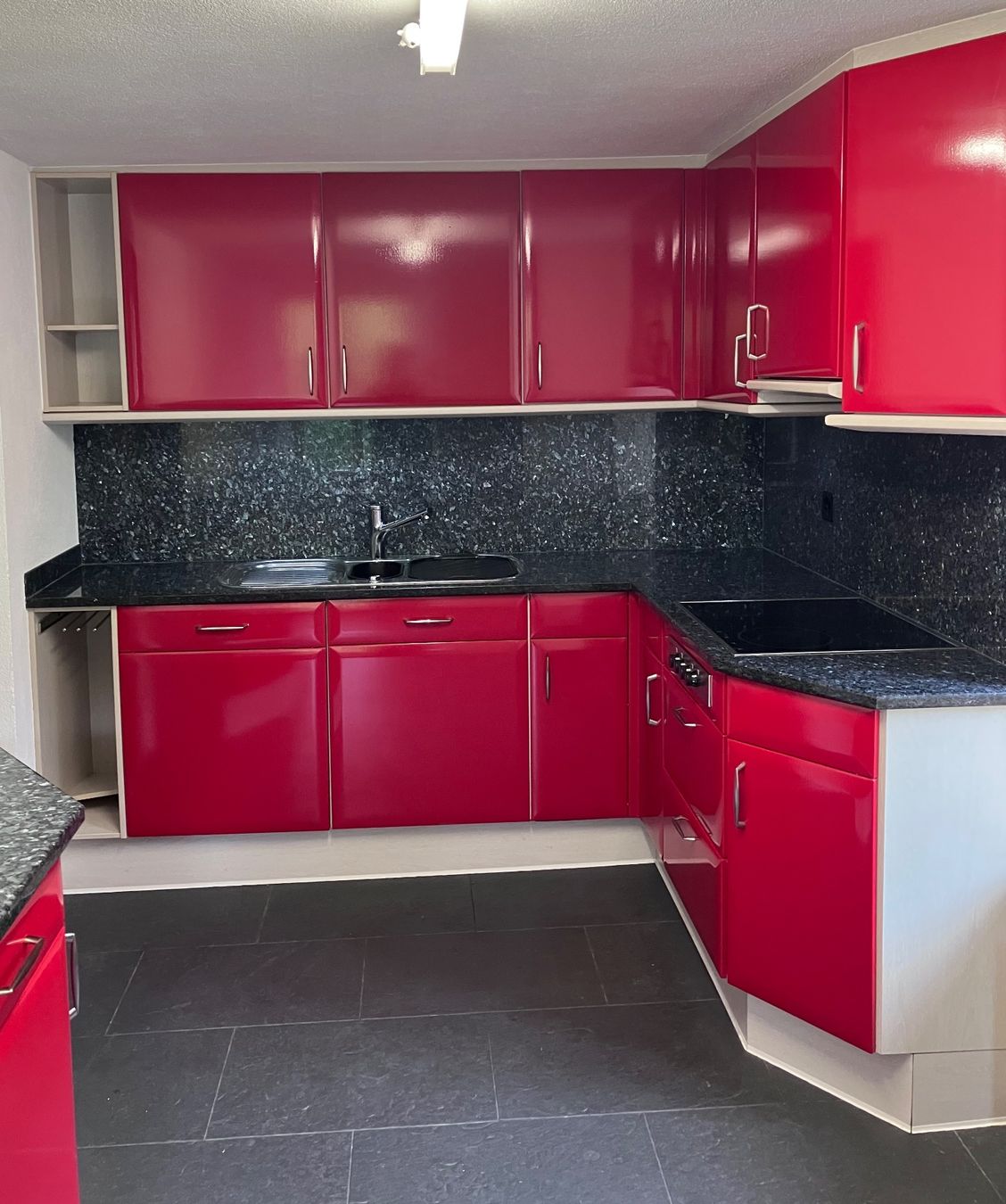 Cucine complete: Wunderschöner Blue Pearl Granit zu verschenken – Usato da Stallikon venduto da Leni5 1