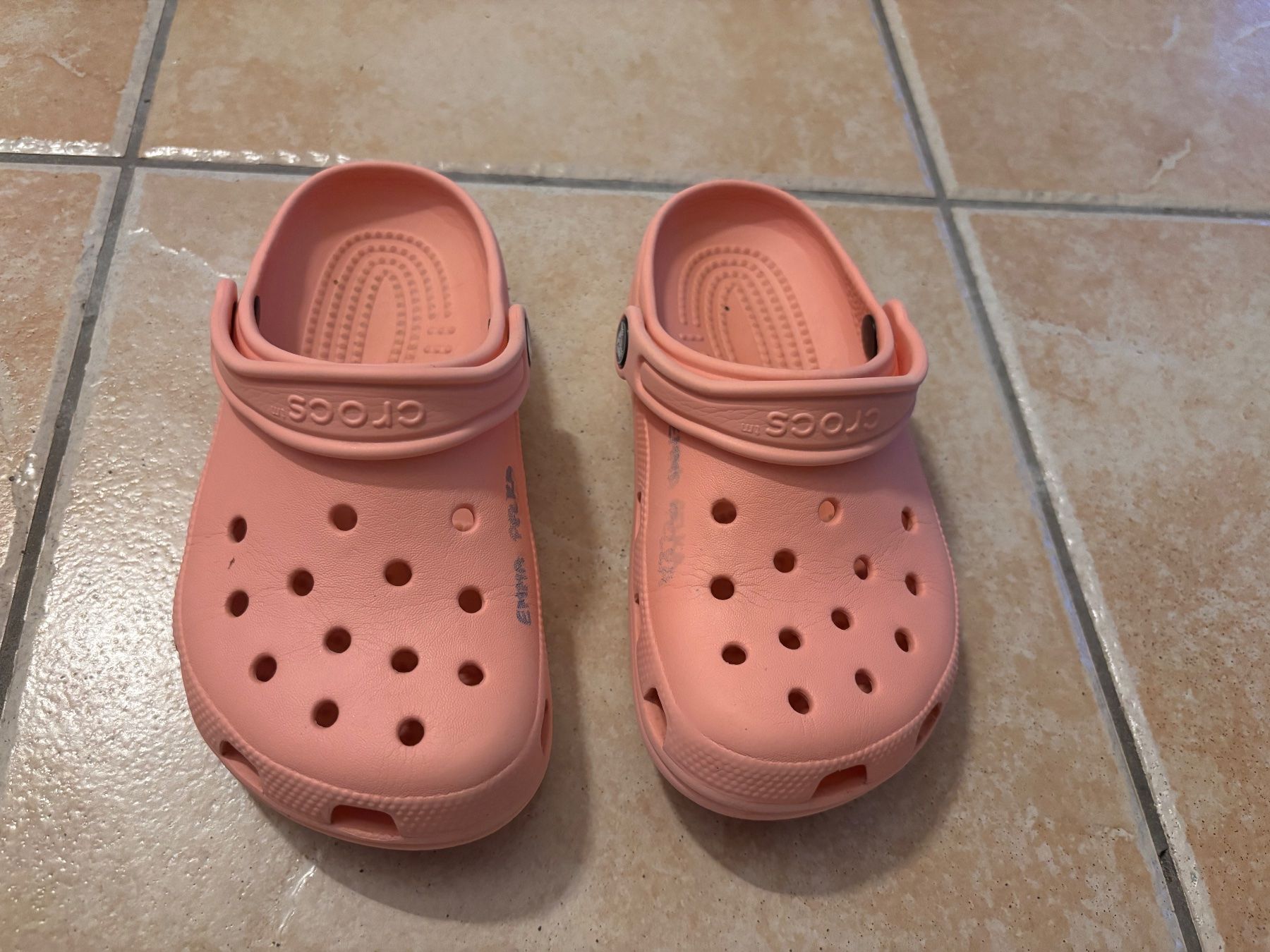 Crocs Scarpe da uomo: Crocs roses, taille 34/35 – Usato da Ardon venduto da ste_5wpz 2