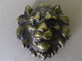 Antike Gurtschnalle Löwenkopf aus Bronze