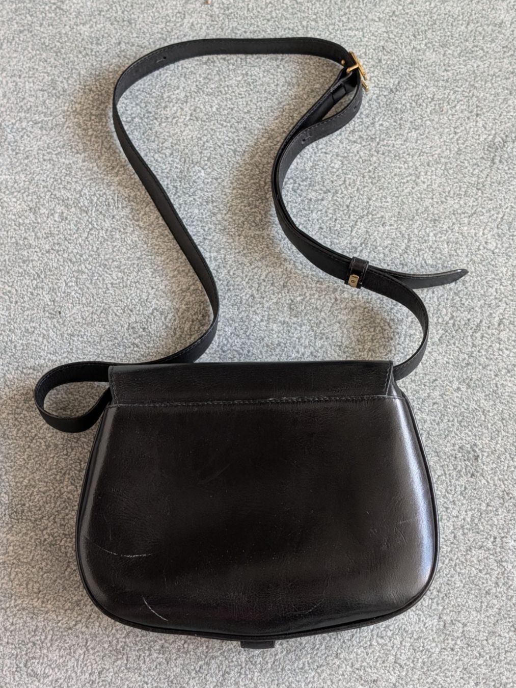 Aigner Borse da donna: Elegante schwarze Ledertasche AIGNER – Usato da Herisau venduto da apo_bxx7 1