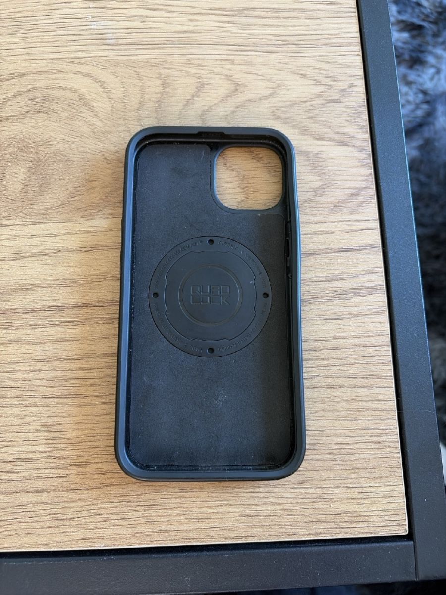 Quad Lock Covers & Schutzfolien: Quad Lock Hülle für iPhone 13 – Gebraucht aus Rickenbach LU von Amanda.Schmidli 1