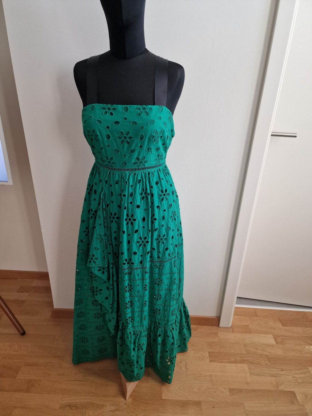 Asos Vestiti: Grünes Kleid mit Lochmuster – Usato da Zürich venduto da ale_bg2x