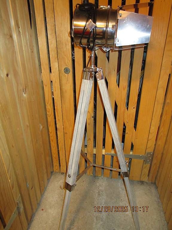 Lampade: lampe projecteur avec trépied – Usato da Clarens venduto da krampou 1