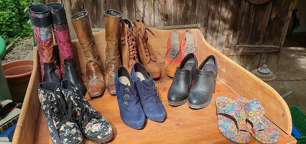 Scarpe da donna:  Damenschuhe Gr. 40 /41 Div. Marken VHB!!  – Usato da Suhr venduto da Aristopha 2