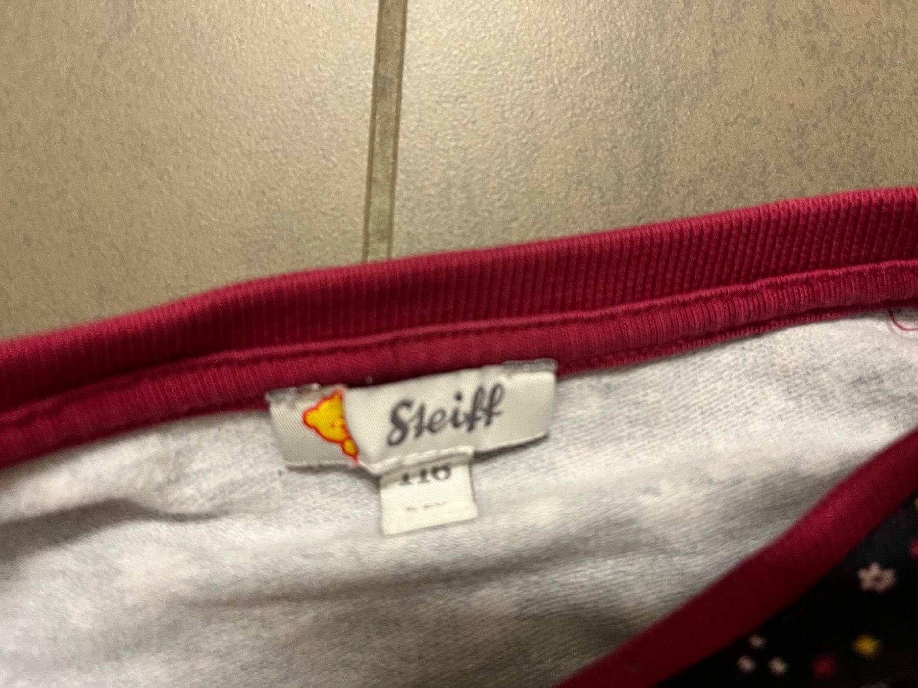 Steiff Pulls et sweat-shirts: Steiff Pullover Blumen dunkelblau 116 – D'occasion à Zürich par Gabi_78 2