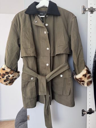 SET Jacke Khaki Grösse 36 mit Leo Fellbesatz guter Zustan