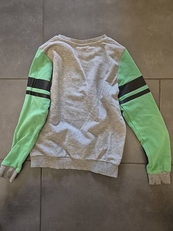 Pullover & Sweatshirts: Praktischer Pullover / Sweatshirt, Grösse 134 – Gebraucht aus Zürich von RaffaelaT 1