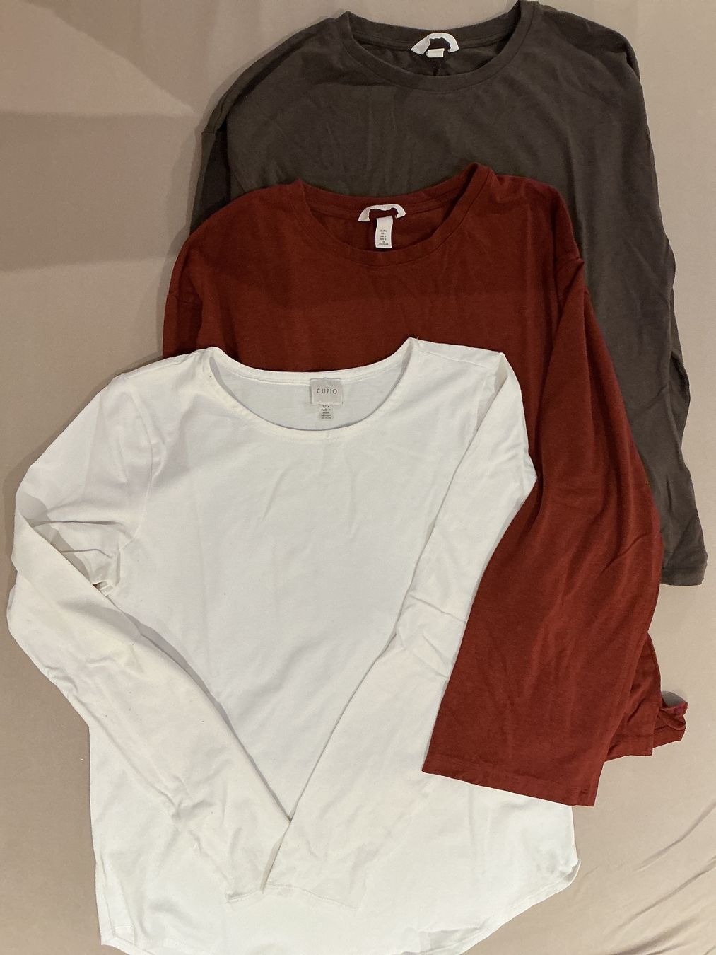 Kleiderpakete: Drei Shirts Damen – Gebraucht aus Triesen von boston7 1