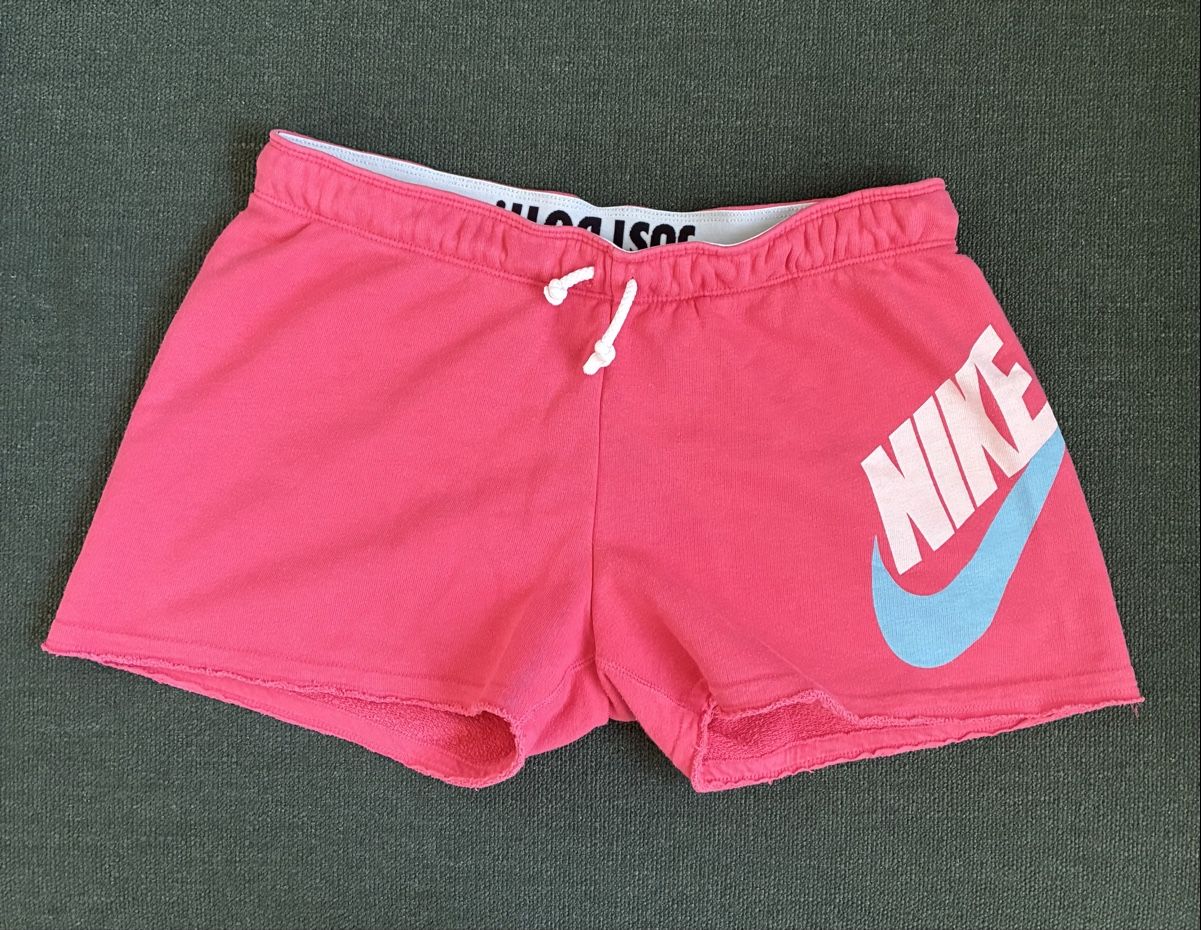 Nike Pantaloni: Nike Shorts – Usato da Kilchberg BL venduto da cha19
